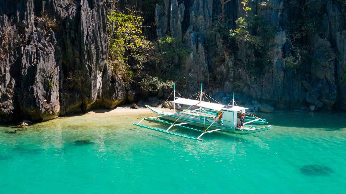 Boat-for-Rent-El-Nido-Boat-Rental Long Beach